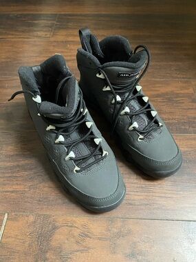 Jordan Black and White Size Tag Close-Up